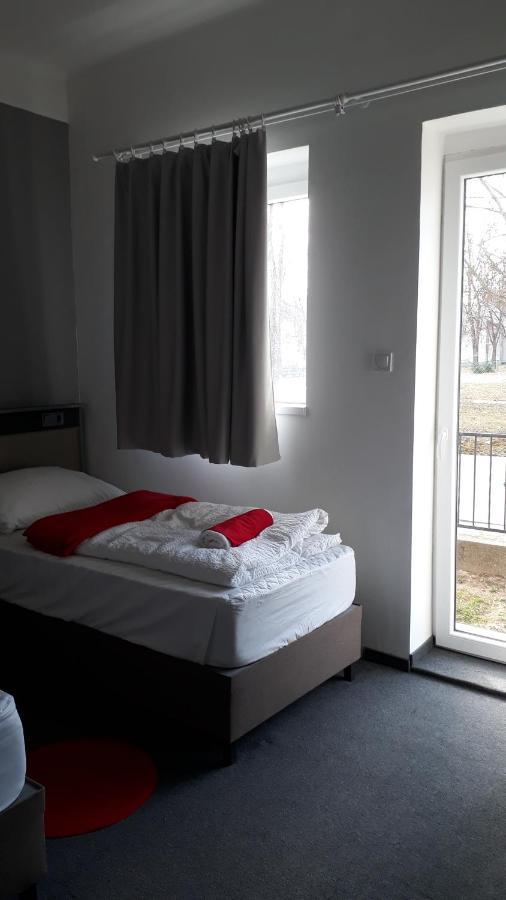 Bed and Breakfast No Stress Panzio-Pizzeria-Sporttabor Harkány Zewnętrze zdjęcie