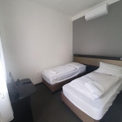 Bed and Breakfast No Stress Panzio-Pizzeria-Sporttabor Harkány Zewnętrze zdjęcie